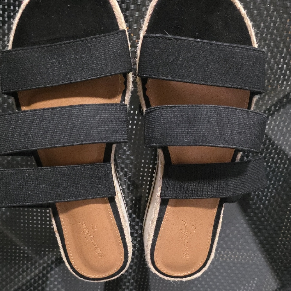 Universal Thread Black and Brown Sandals Minimalist Design